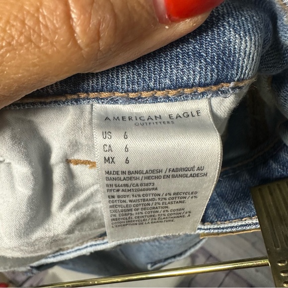 American Eagle Outfitters Light Blue Distressed Jean Shorts Size 6 - Picture 4 of 4